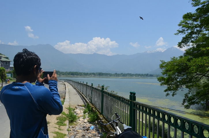 Goodbye Srinagar and our second breakfast